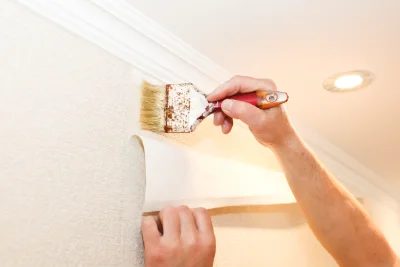 Pose de papier peint à Écausseville — revêtements muraux et toiles de verre